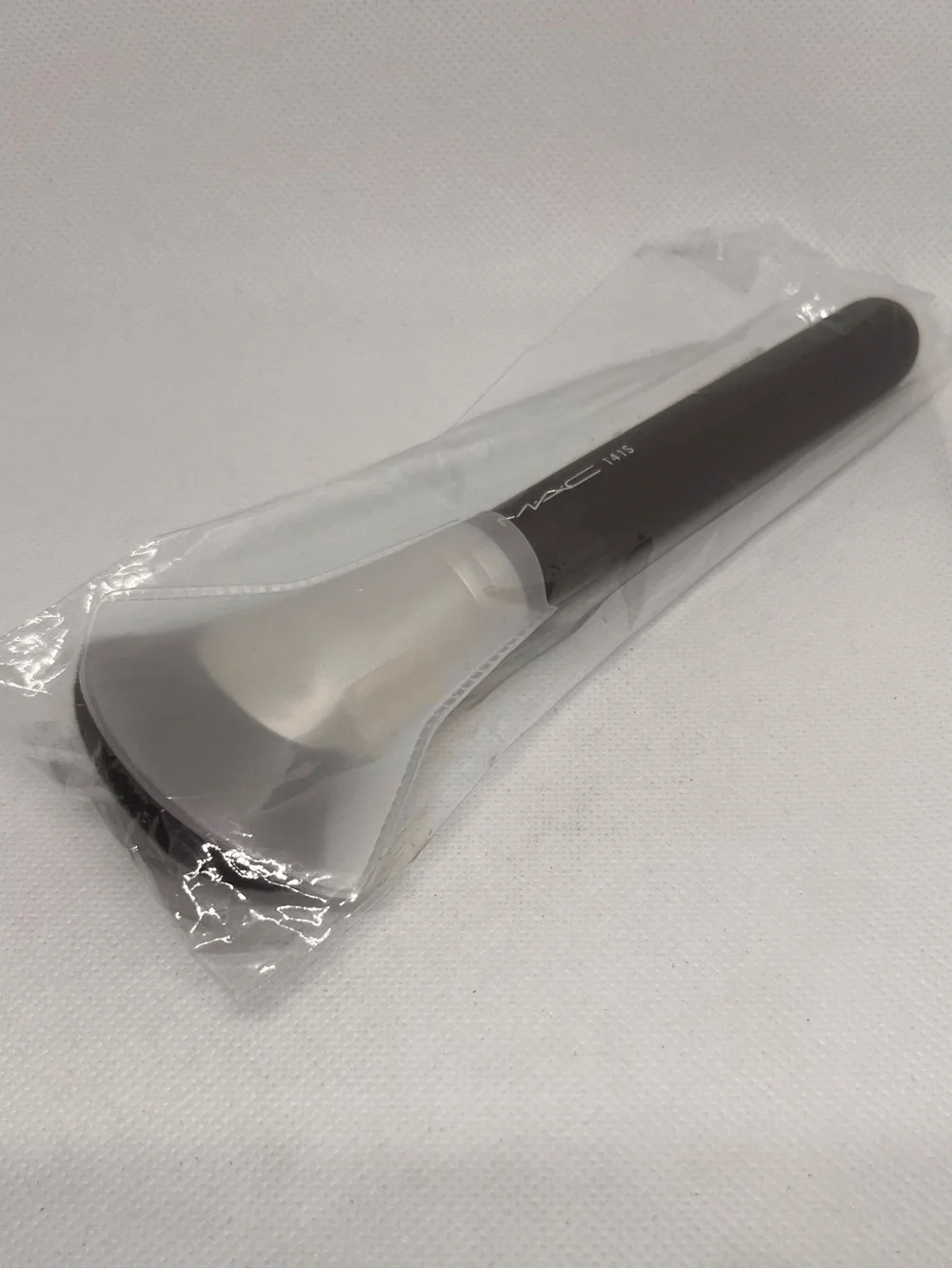 MAC 141S Synthetic Face Fan Bush